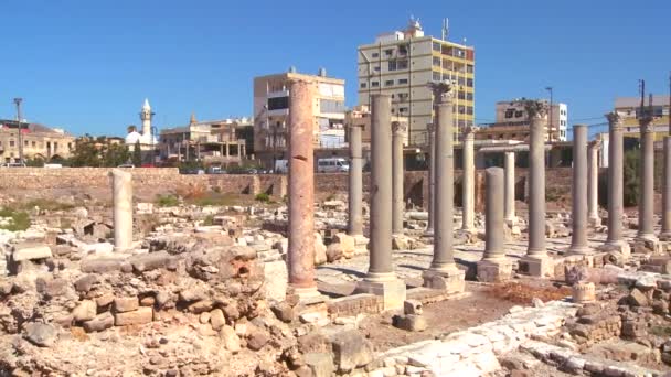 Ruines romaines phéniciennes et ville au Liban — Video