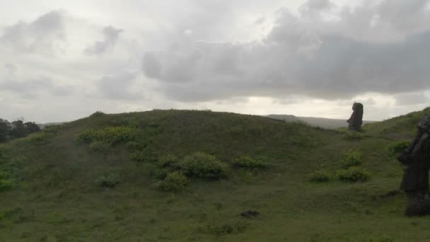 Estatuas inacabadas en Isla de Pascua — Vídeo de stock