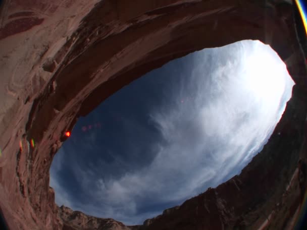 Bir kanyon duvara petroglifler — Stok video