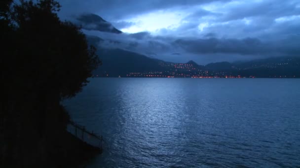 Vila italiana nas margens do Lago de Como — Vídeo de Stock