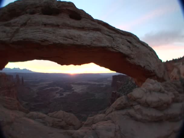 Mesa arch v národním parku canyonlands — Stock video