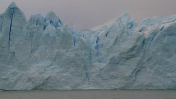 Kanten av en glaciär i Kanada — Stockvideo