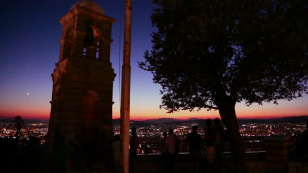 Захід сонця над зайнятим містом — стокове відео