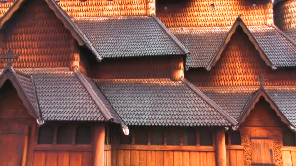 Techos y paredes de madera de iglesia de madera — Vídeos de Stock