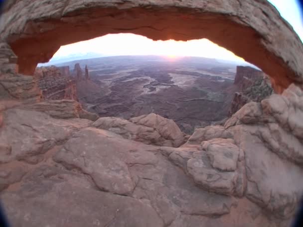 Mesa Arch en el Parque Nacional Canyonlands — Vídeo de stock
