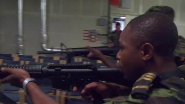 Les marines forment des forces de combat de Tanzanie — Video