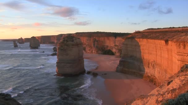 オーストラリアの海岸に奇岩が目立つ — ストック動画