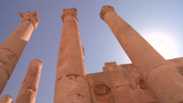 Columnas en la ciudad romana de Jerash — Vídeo de stock