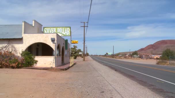 Bar sits in the Mojave desert — Stock Video