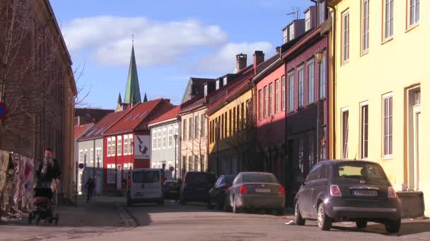 Bâtiments bordent les rues — Video