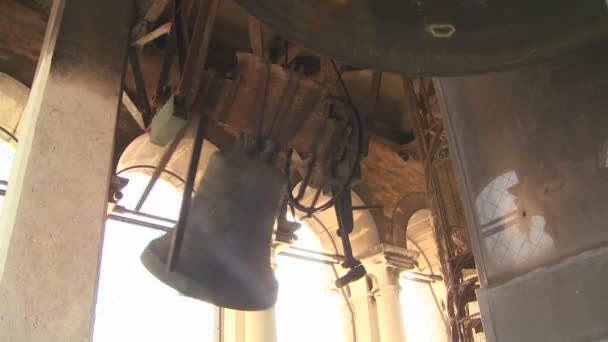 Church bells ring out — Stock Video