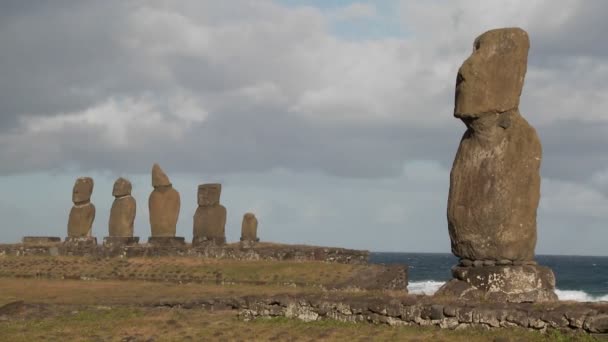 Paskalya Adası mistik heykelleri — Stok video