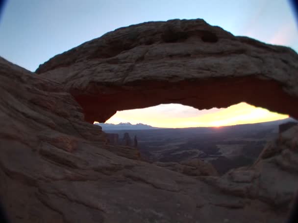 Mesa Arch en el Parque Nacional Canyonlands — Vídeo de stock