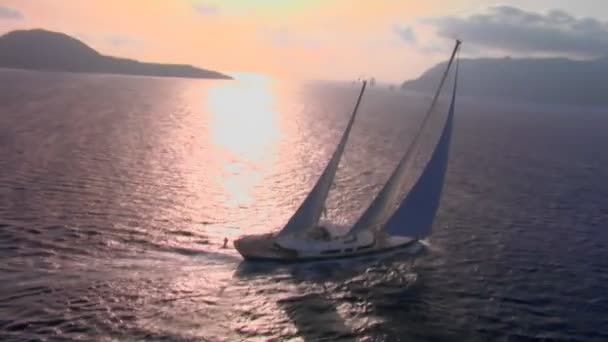 Beautiful sailboat at sea — Stock Video