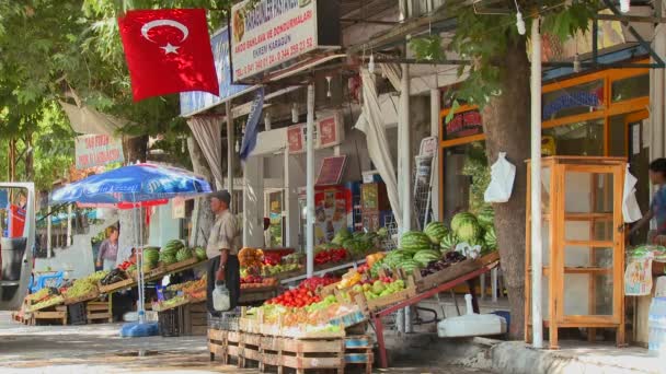 Un mercado de frutas y hortalizas — Vídeos de Stock