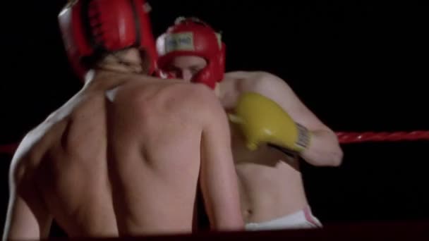 Två boxare kämpar — Stockvideo