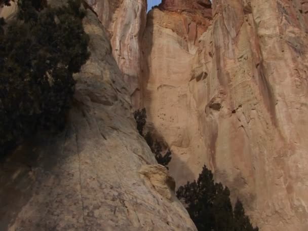 Stone arch in Southern Utah — Stock Video