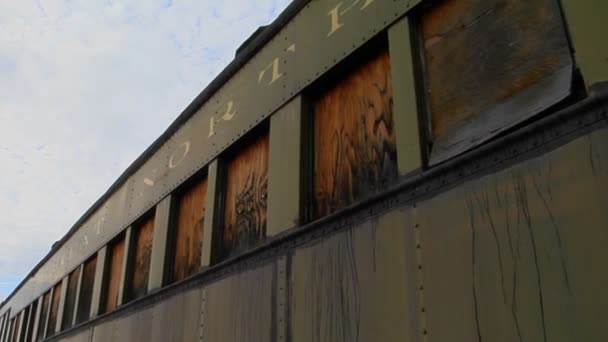 Un viejo coche ferroviario Pullman abandonado — Vídeo de stock