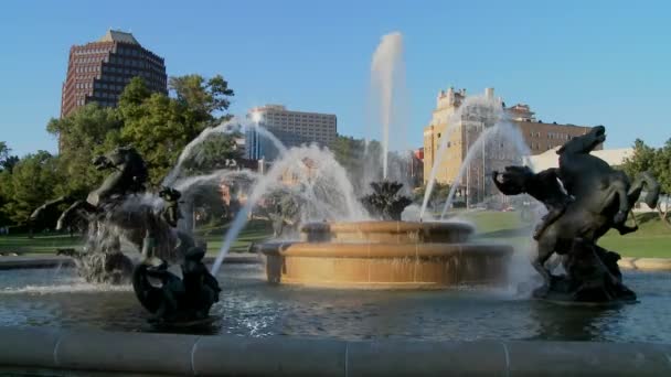 在堪萨斯城的喷泉 — 图库视频影像