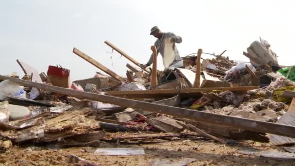 Residents searching in ruins — Stock Video