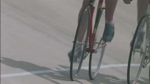 Cyclists race around a track — Stock Video