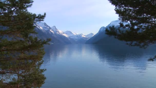 Fredlig fjordarna i Norge — Stockvideo