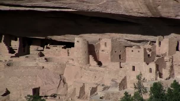 Ruínas de moradias de penhascos nativos americanos — Vídeo de Stock