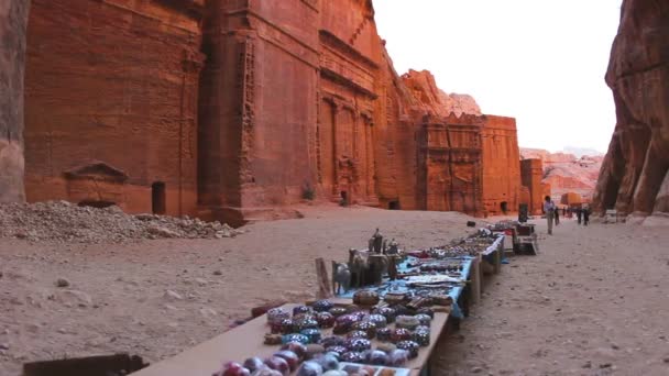 Souvenirs sold in the ancient Nabatean — Stock Video