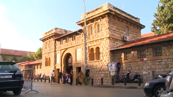 The exterior gate of the University — Stock Video