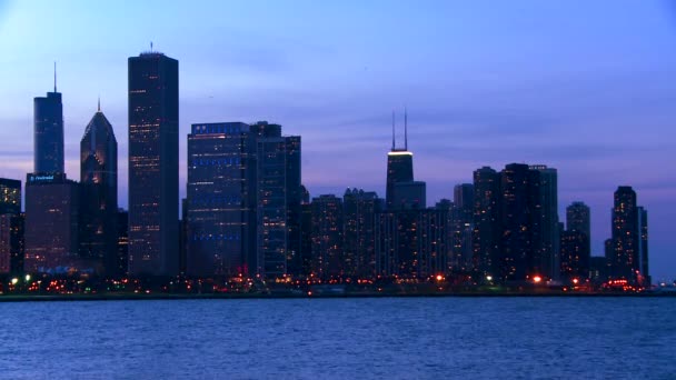 Die stadt Chicago in der dämmerung — Stockvideo