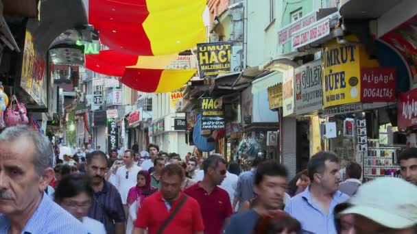 Las calles llenas de gente en Estambul — Vídeo de stock