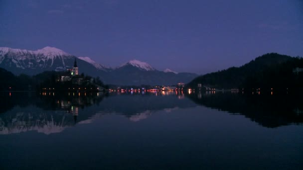 Lake Bled adlı küçük bir kilise — Stok video