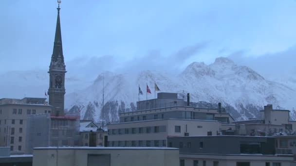 Ciudad de St. Moritz en invierno — Vídeo de stock