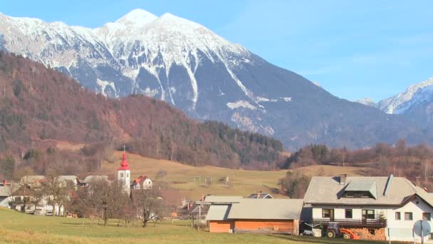 Bergige Landschaft Sloweniens — Stockvideo