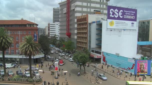 Drukke straatbeeld in Nairobi — Stockvideo