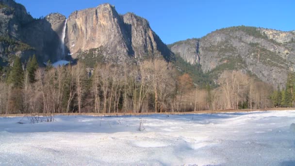 Vallée de Yosemite dans la neige — Video