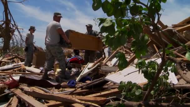 Residents pick through the ruins — Stock Video