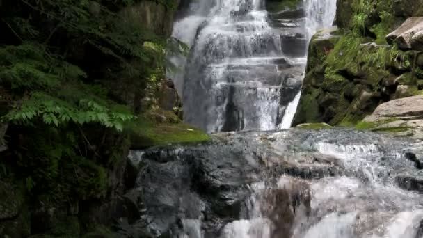 Air terjun indah di dekat Fortuna — Stok Video