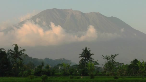 Las nubes se mueven lentamente — Vídeos de Stock