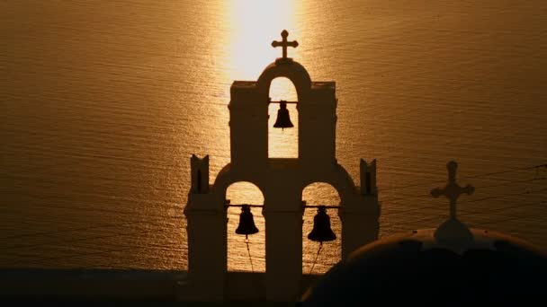 Por do sol atrás na ilha grega de Santorini — Vídeo de Stock