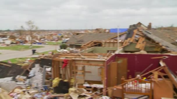 Hem efter den förödande tornado i Moore — Stockvideo