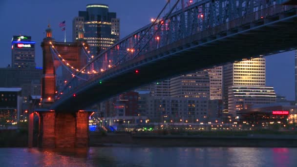 Notte con lo skyline di Cincinnati — Video Stock