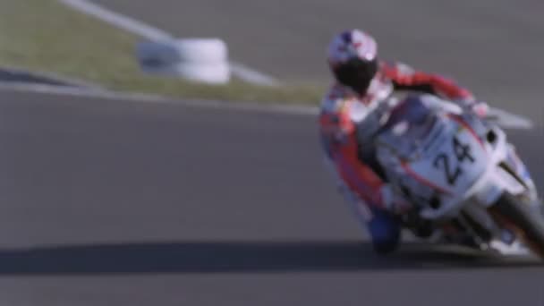 摩托车骑手倾斜 — 图库视频影像