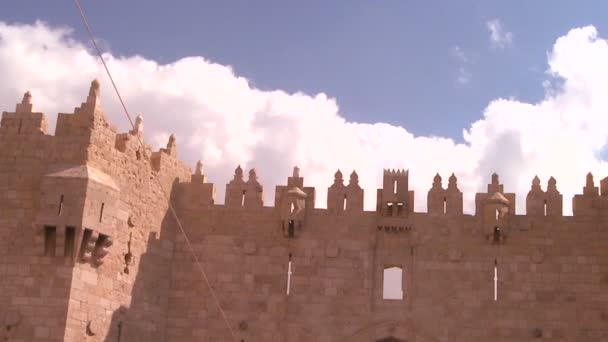 Nuvens movendo-se sobre as portas de Jerusalém — Vídeo de Stock