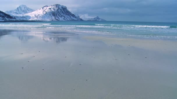 Пляжі серед фіорди, на північ від Полярного кола — стокове відео