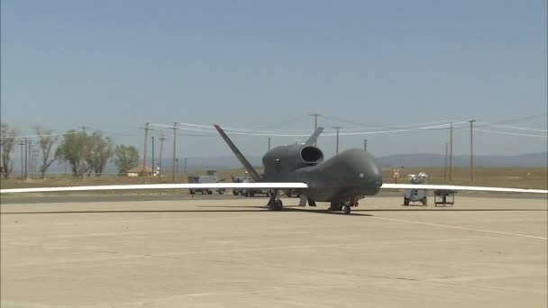 Przygotowanie do lotu Rq-4 nadzoru drone — Wideo stockowe