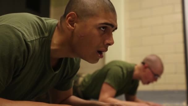 Soldiers in intense boot camp training — Stock Video