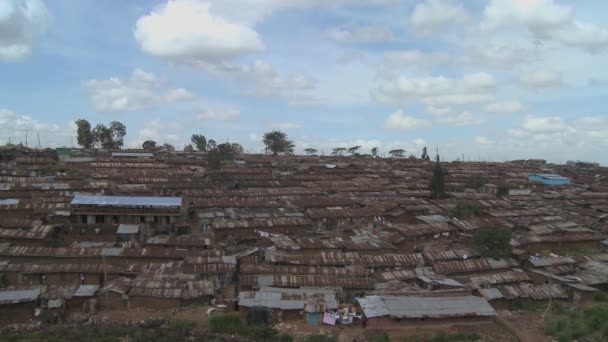 Nairobi gecekondu bölgesinde — Stok video