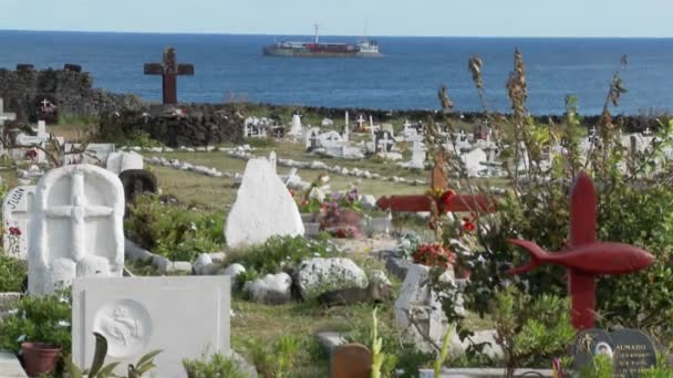 Graven versieren een Zuid-zee-begraafplaats — Stockvideo