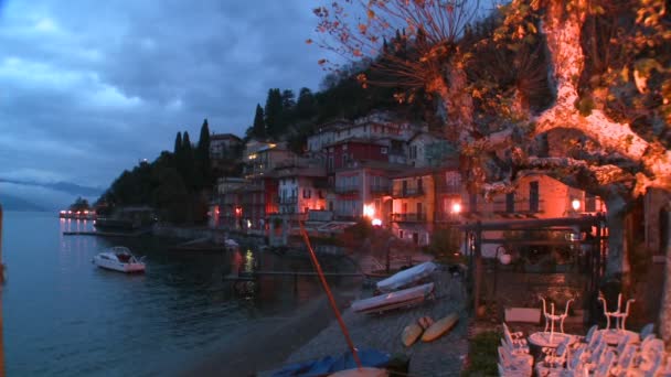 Итальянская деревня на берегу озера Комо — стоковое видео